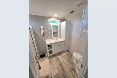 1005 W Houston Avenue, Seadrift, TX 77983 - Photo 9