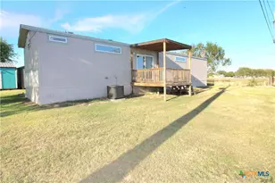 1005 W Houston Ave, Seadrift, TX 77983 - Photo 5