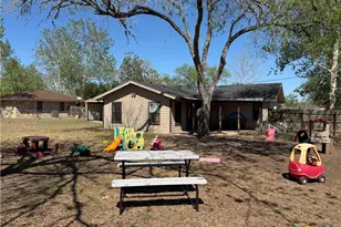 202 Bego St, Goliad, TX 77963 - Photo 25