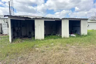 27 Schaefer Rd, Victoria, TX 77905 - Photo 43