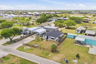 77 Carrie St, Port O'Connor, TX 77982 - Photo 5