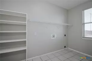 515 Bridle Ln, Victoria, TX 77904 - Photo 11