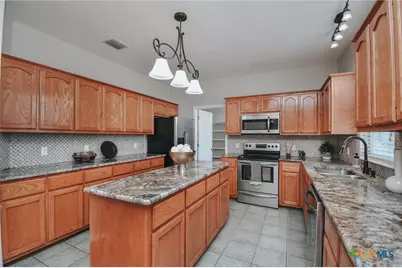 515 Bridle Lane, Victoria, TX 77904 - Photo 9