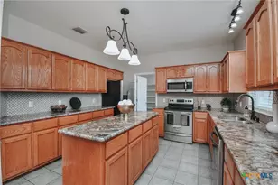 515 Bridle Ln, Victoria, TX 77904 - Photo 9