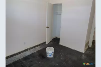 109 Sun Valley Drive, Victoria, TX 77904 - Photo 9