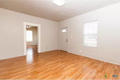 905 N 9th Street, Temple, TX 76501 - Photo 7