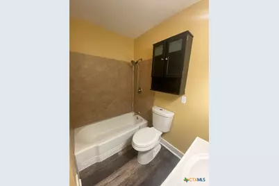 214 S Hackberry Avenue, Luling, TX 78648 - Photo 11