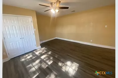 214 S Hackberry Avenue, Luling, TX 78648 - Photo 9