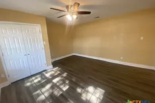 214 S Hackberry Ave, Luling, TX 78648 - Photo 9