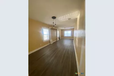 214 S Hackberry Avenue, Luling, TX 78648 - Photo 7