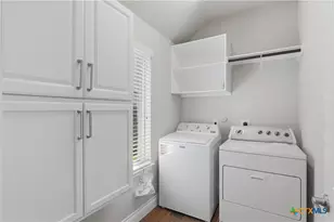 1917 Creek Ridge St, Seguin, TX 78155 - Photo 7