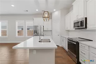 1917 Creek Ridge St, Seguin, TX 78155 - Photo 9