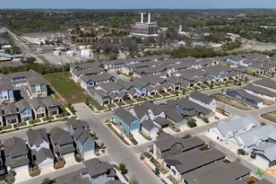 795 N Academy Ave, New Braunfels, TX 78130 - Photo 3