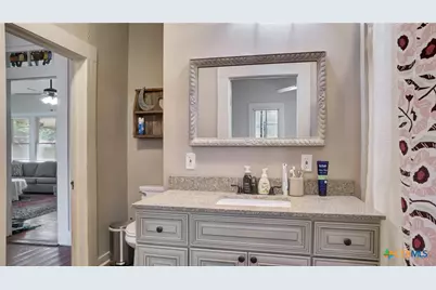 204 S Valley Street, Cuero, TX 77954 - Photo 9