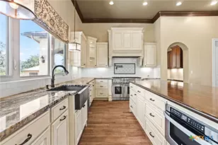 1054 Provence Pl, New Braunfels, TX 78132 - Photo 13