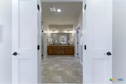 203 Champions Boulevard #B, La Vernia, TX 78121 - Photo 13