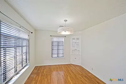 268 E Mill Street, New Braunfels, TX 78130 - Photo 11