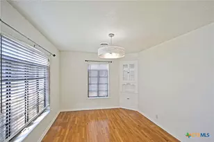 268 E Mill St, New Braunfels, TX 78130 - Photo 11