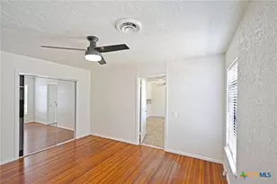 268 E Mill St, New Braunfels, TX 78130 - Photo 19