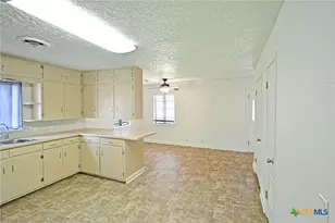 268 E Mill St, New Braunfels, TX 78130 - Photo 27