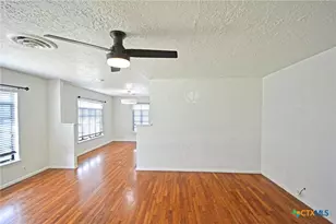 268 E Mill St, New Braunfels, TX 78130 - Photo 7