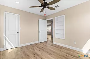 209 W Victory Ave, Temple, TX 76501 - Photo 11