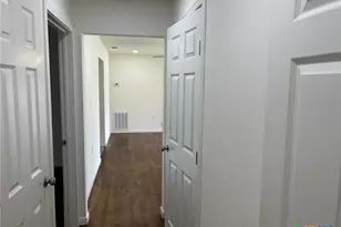 3007 E Mistletoe Ave, Victoria, TX 77901 - Photo 9