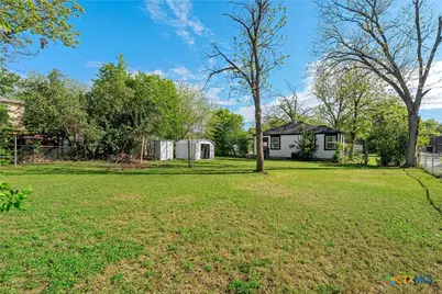 703 E 8th Avenue, Belton, TX 76513 - Photo 23