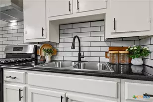 703 E 8th Ave, Belton, TX 76513 - Photo 11