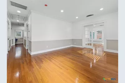 208 W Goodwin Avenue, Victoria, TX 77901 - Photo 3