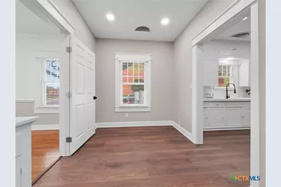 208 W Goodwin Avenue, Victoria, TX 77901 - Photo 13
