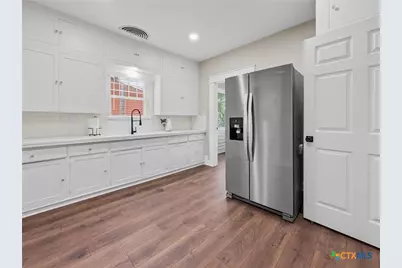 208 W Goodwin Avenue, Victoria, TX 77901 - Photo 15
