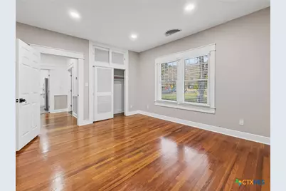 208 W Goodwin Avenue, Victoria, TX 77901 - Photo 9