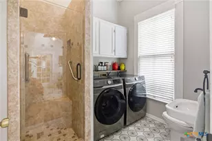 306 W Stayton Ave, Victoria, TX 77901 - Photo 11