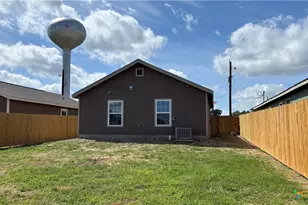 802 E 6th St, Nixon, TX 78140 - Photo 35