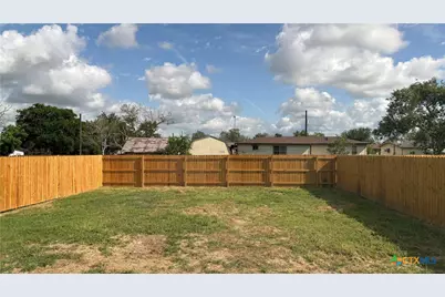 802 E 6th Street, Nixon, TX 78140 - Photo 33