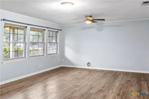 204 Berwick St, Victoria, TX 77904 - Photo 7