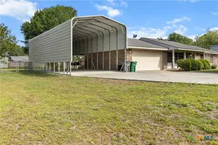 204 Berwick St, Victoria, TX 77904 - Photo 5