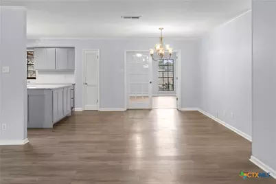 204 Berwick Street, Victoria, TX 77904 - Photo 9