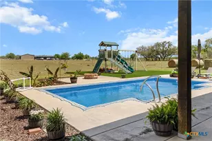 1370 E Ward St, Goliad, TX 77963 - Photo 9