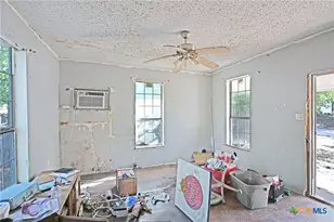 759 N Union Ave, New Braunfels, TX 78130 - Photo 7