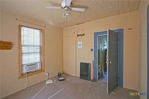 759 N Union Ave, New Braunfels, TX 78130 - Photo 5