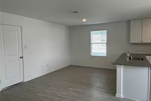 2436 Hunter Peak, New Braunfels, TX 78130 - Photo 9