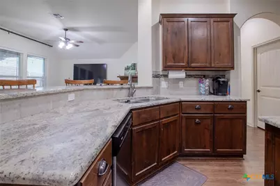 207 Brushy Creek, Victoria, TX 77904 - Photo 11