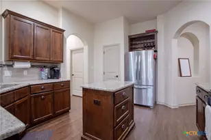 207 Brushy Creek, Victoria, TX 77904 - Photo 9