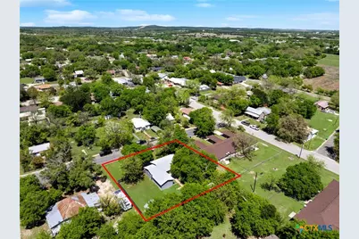 906 E Avenue D, Lampasas, TX 76550 - Photo 31