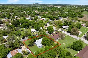 906 E Ave D, Lampasas, TX 76550 - Photo 31