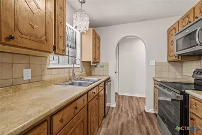 906 E Avenue D, Lampasas, TX 76550 - Photo 9