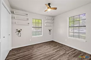 906 E Ave D, Lampasas, TX 76550 - Photo 17