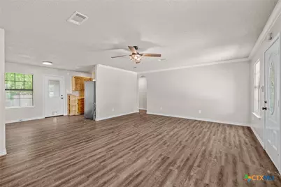 906 E Avenue D, Lampasas, TX 76550 - Photo 7